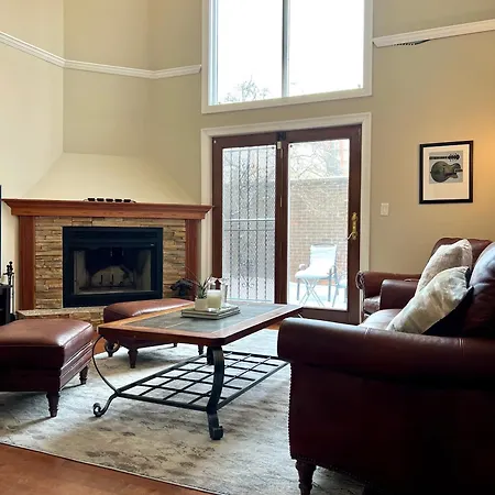 4 Bedroom Home In Best Location Parking Fireplace Back Yard Pets Welcome
