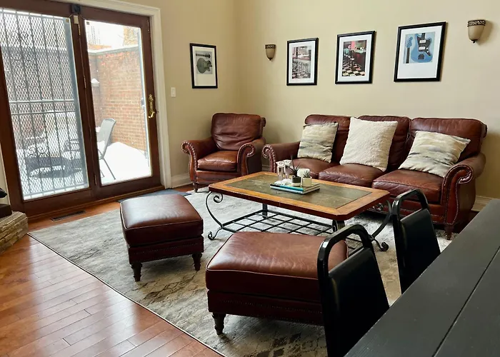 Сasa de vacaciones 4 Bedroom In Location Parking Fireplace Back Yard Pets Welcome