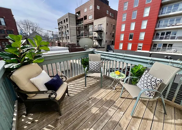 4 Bedroom In Location Parking Fireplace Back Yard Pets Welcome *