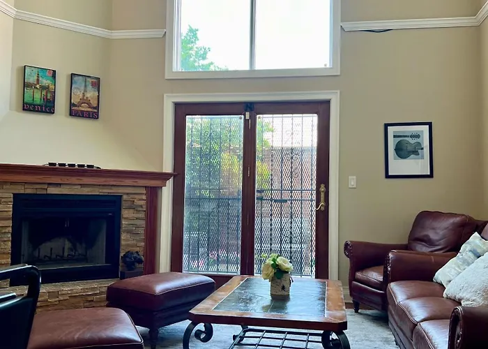 Сasa de vacaciones 4 Bedroom In Location Parking Fireplace Back Yard Pets Welcome *