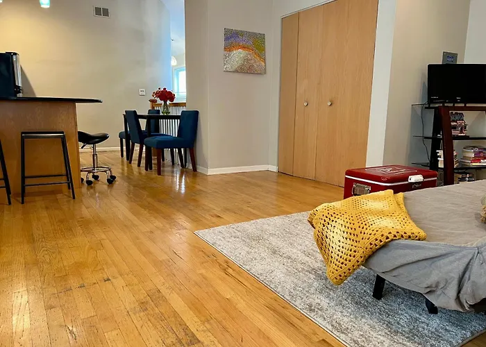 Сasa de vacaciones 4 Bedroom In Location Parking Fireplace Back Yard Pets Welcome Chicago