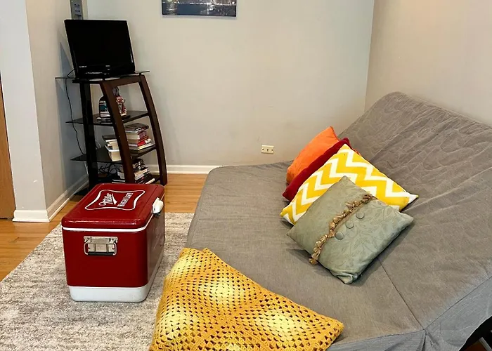 Сasa de vacaciones 4 Bedroom In Location Parking Fireplace Back Yard Pets Welcome Chicago