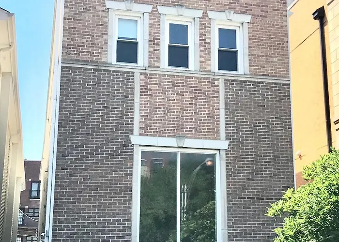 4 Bedroom In Location Parking Fireplace Back Yard Pets Welcome *