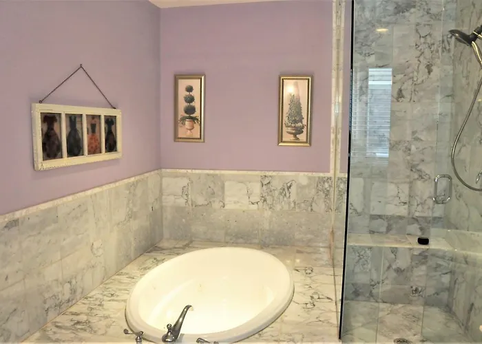 4 Bedroom In Location Parking Fireplace Back Yard Pets Welcome Сasa de vacaciones Chicago