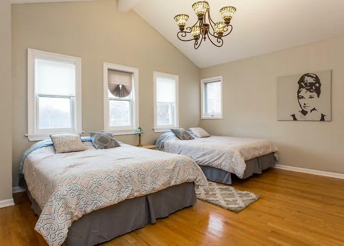 Сasa de vacaciones 4 Bedroom In Location Parking Fireplace Back Yard Pets Welcome *