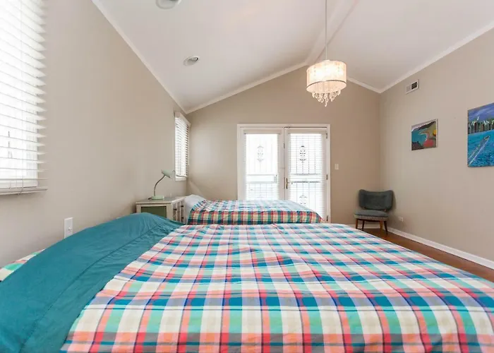 Сasa de vacaciones 4 Bedroom In Location Parking Fireplace Back Yard Pets Welcome Chicago