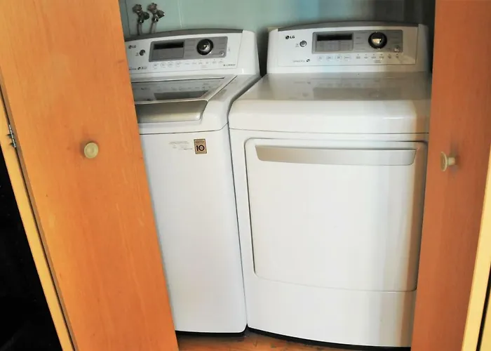 Сasa de vacaciones 4 Bedroom In Location Parking Fireplace Back Yard Pets Welcome Chicago