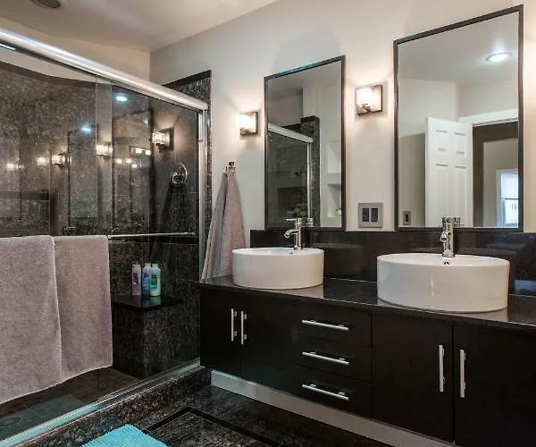 Сasa de vacaciones 4 Bedroom In Location Parking Fireplace Back Yard Pets Welcome Chicago