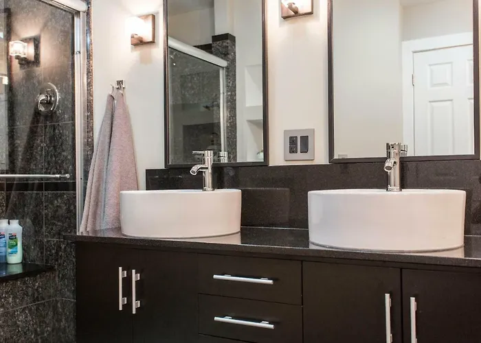 4 Bedroom In Location Parking Fireplace Back Yard Pets Welcome Сasa de vacaciones Chicago