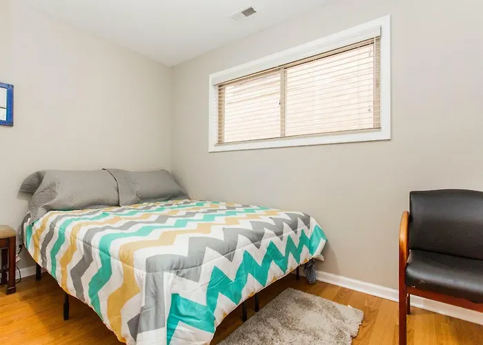 4 Bedroom In Location Parking Fireplace Back Yard Pets Welcome *