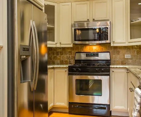 4 Bedroom In Location Parking Fireplace Back Yard Pets Welcome