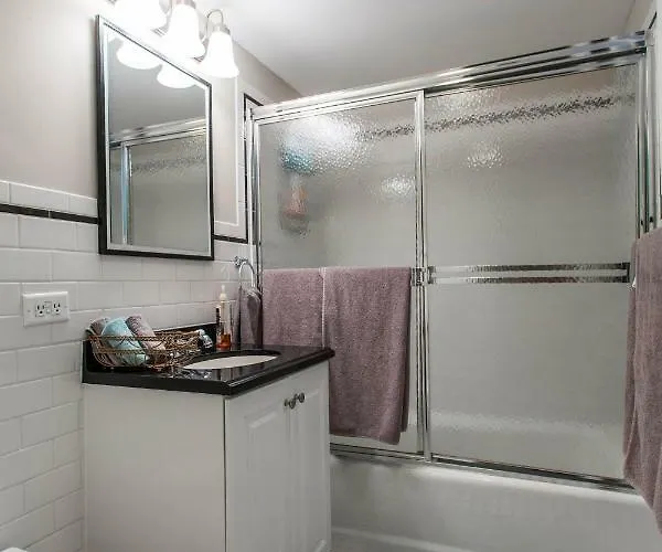 4 Bedroom In Location Parking Fireplace Back Yard Pets Welcome Сasa de vacaciones Chicago