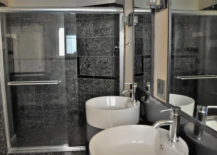 Сasa de vacaciones 4 Bedroom In Location Parking Fireplace Back Yard Pets Welcome